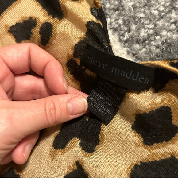 Steve Madden Animal Print Semi Sheer Women's Cloak OSFM - Picture 11 of 11